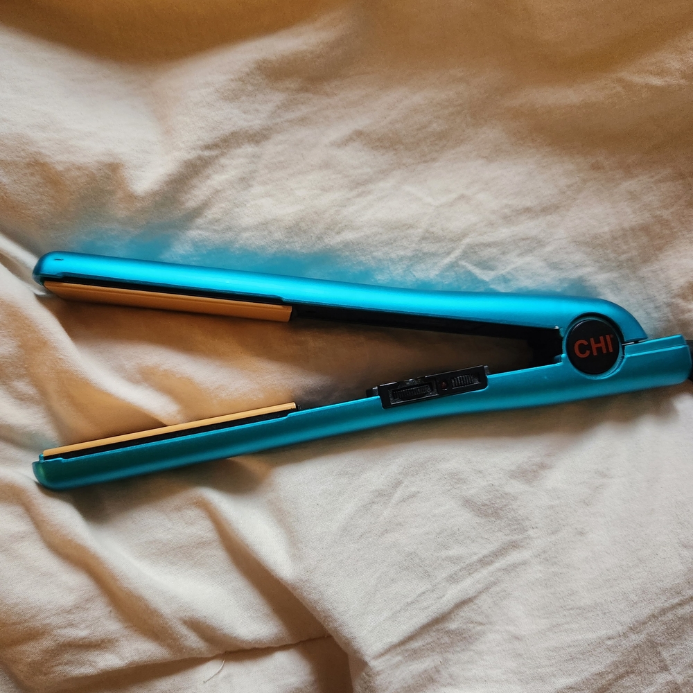 CHI Blue Hair Straightener